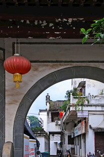 古巷红灯笼下的中式景致