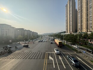 城市道路与高楼景观
