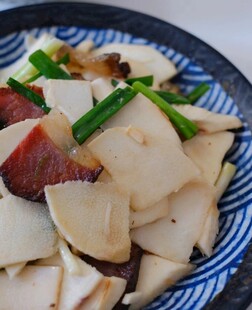 腊肉炒笋片