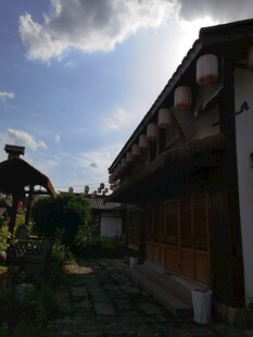 乡村小屋的宁静午后
