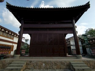 中式古建筑大门