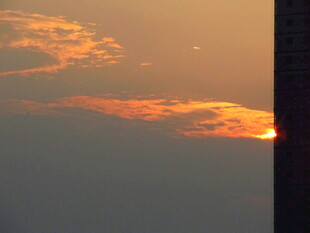 夕阳下的绚烂云彩