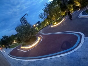 城市公园夜间景观步道