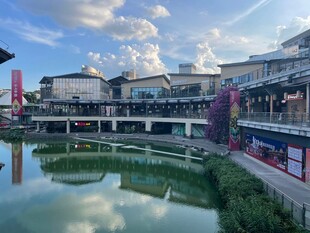 古色水乡商业街景