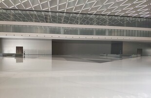 现代空旷室内建筑空间
