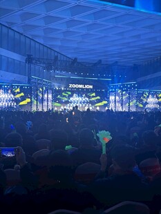 热闹的大型演出活动现场