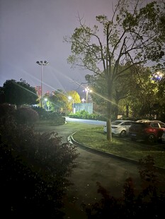 夜晚小区静谧景象