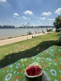 河畔野餐