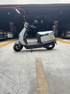 时尚电动摩托车展示