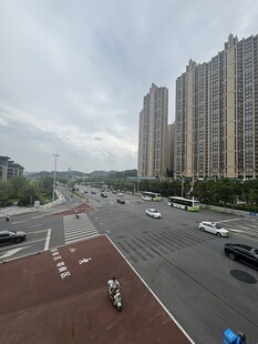 城市道路与高层住宅景观