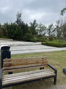 户外休闲长椅