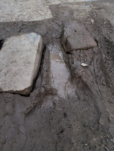 路面破损积水泥土状况