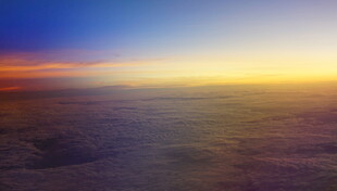 飞机 高空云海日出壮丽景观