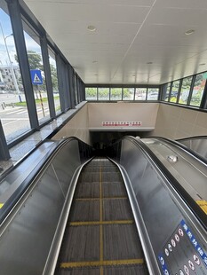 室内自动扶梯场景