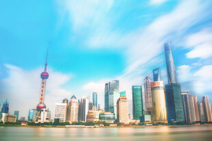 上海外滩繁华城市天际线