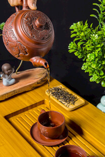 传统中式茶具优雅泡茶场景