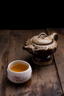 古朴茶具与香茗