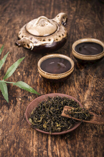 传统茶具与茶叶展示