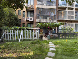 小区里的蔬菜架子