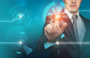 商务人士触摸科技界面