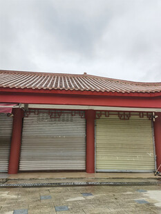 中式红瓦建筑外观