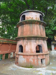 古老多层塔建筑景观