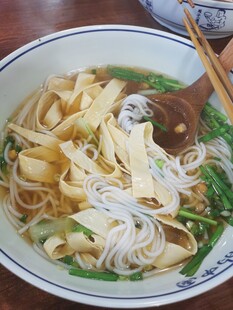 美味腐竹青菜面条