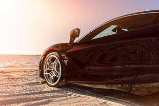 夕阳下的炫酷跑车