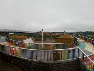 多彩游乐园设施全景