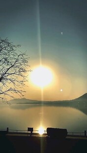 湖畔日出美景