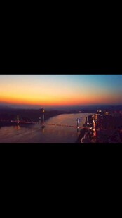 城市河畔绚丽黄昏美景