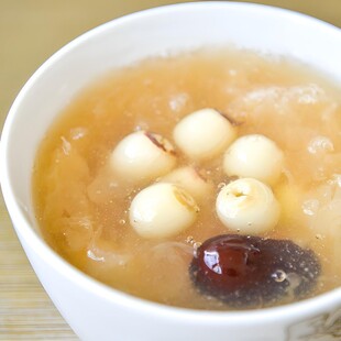 莲子红枣银耳羹