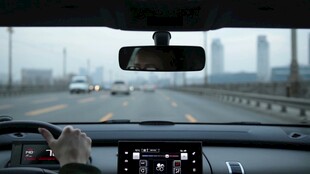 车内视角的城市道路驾驶