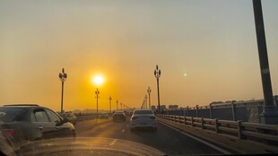 夕阳下的城市桥梁风景