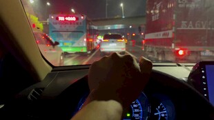 夜晚车内驾驶视角场景