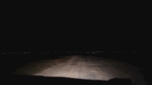 黑暗中的一束神秘光线