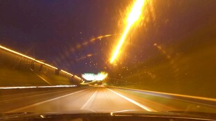 公路夜景车流光影轨迹