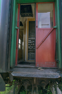 复古列车车厢内部景象