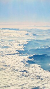 高空俯瞰云海壮丽景观