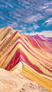 五彩斑斓的壮丽山峦景观