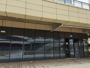 现代建筑玻璃门外观