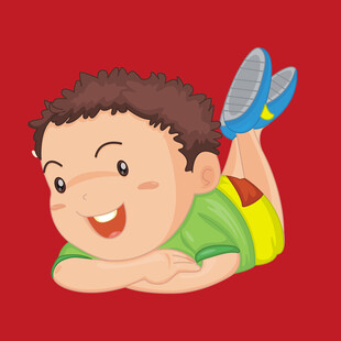 趴着笑的小男孩