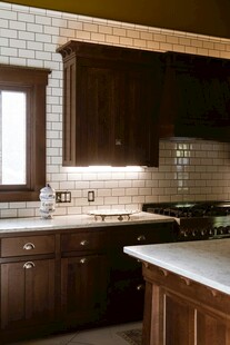 现代深色系厨房橱柜设计