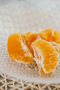 剥开的新鲜橘子果肉