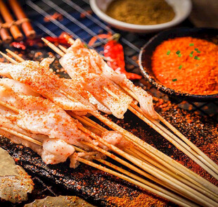 美味烤串配特色蘸料