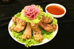 炸春卷摆盘配蘸料