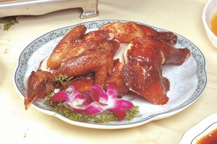 美味烤鸡摆盘精致诱人