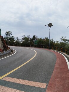 蜿蜒多彩的城市道路景观