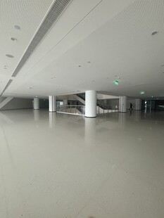 空旷现代地下空间场景