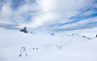 雪山风景户外探险场景